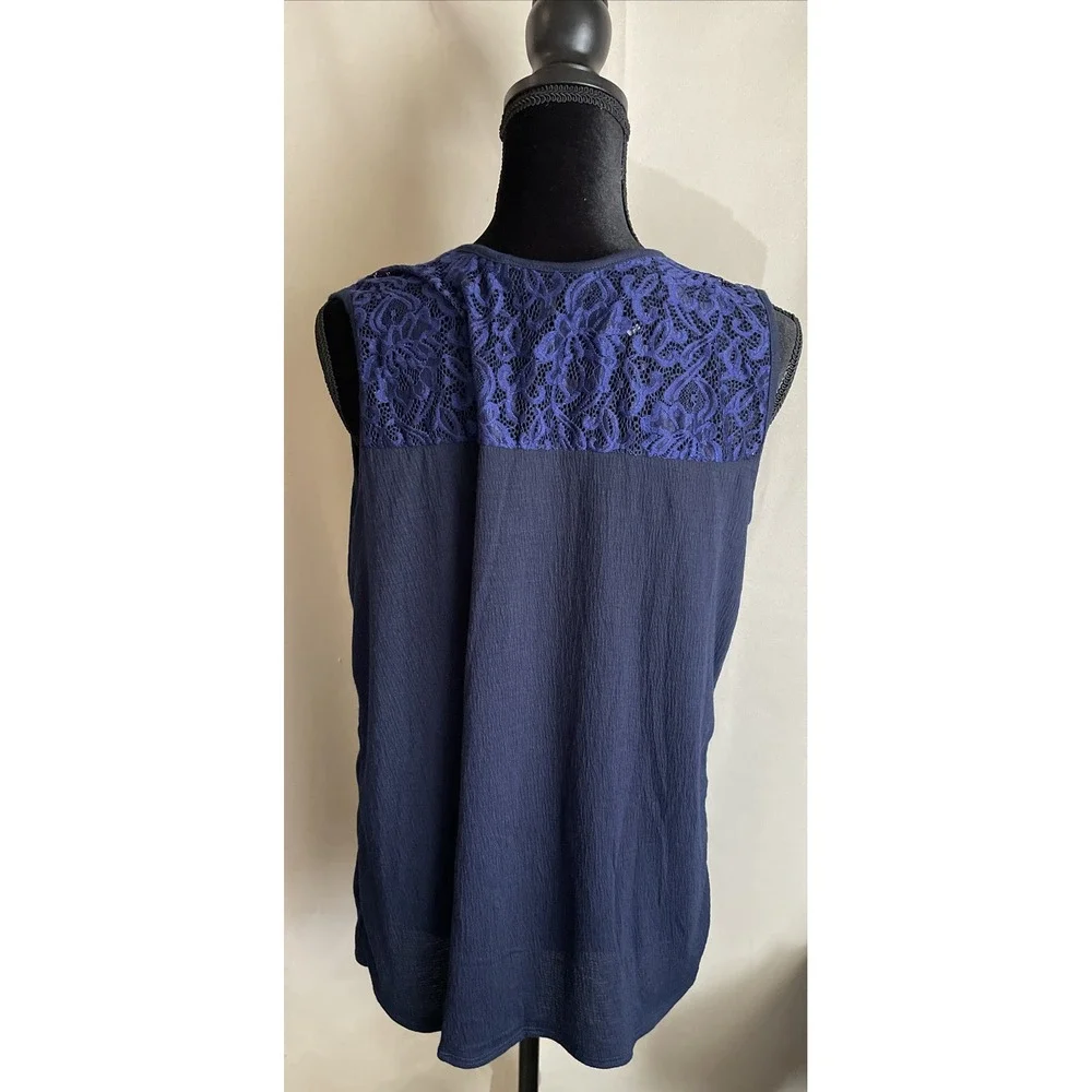 Star Vixen Womens 1X Sleeveless Blouse Navy Blue Lace Yoke Textured Knit Top NEW